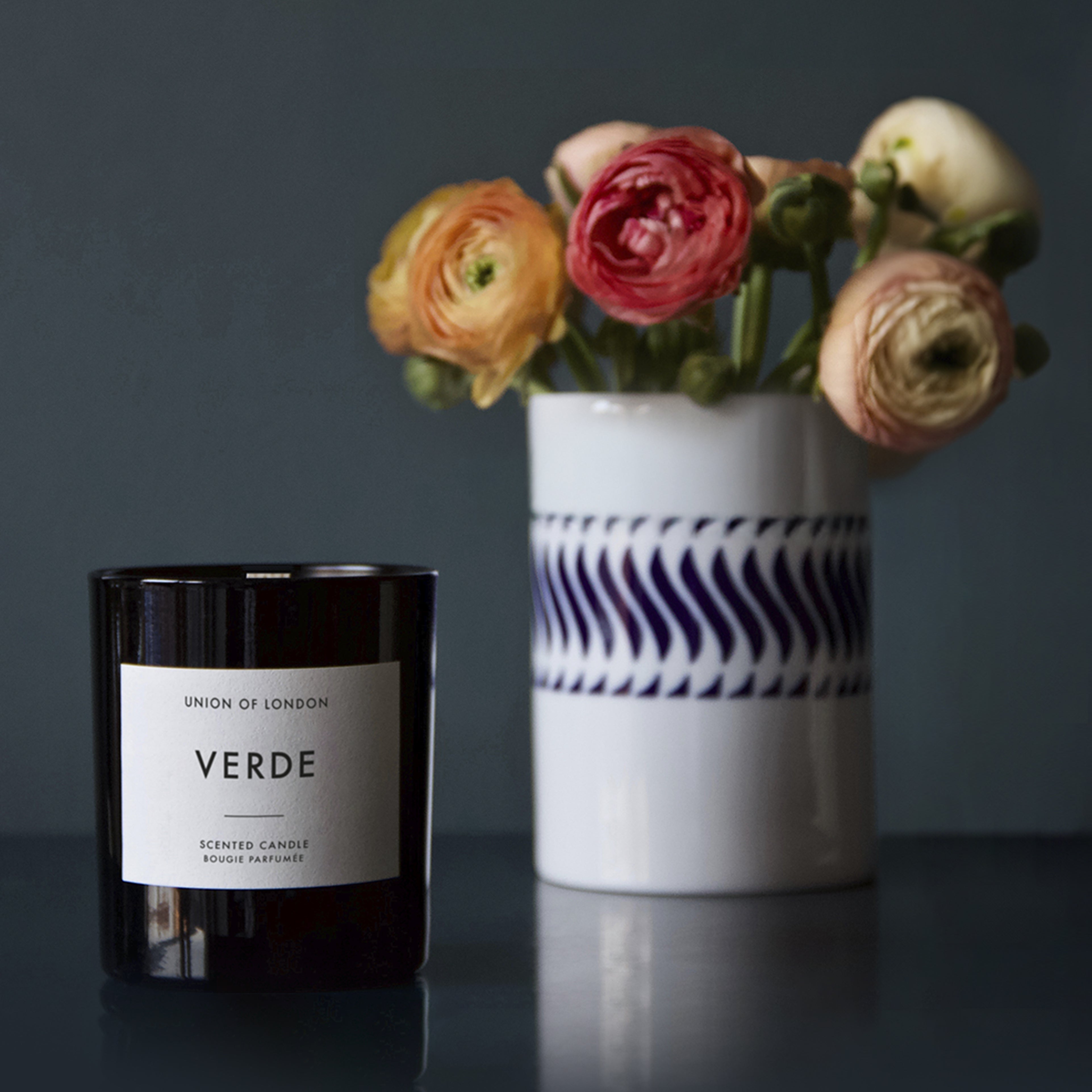 Verde ‘Fresh Green’ Large Black Candle, 235g